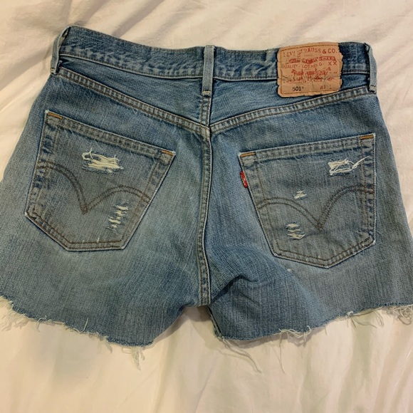 Vintage Levi shorts - Picture 2 of 5